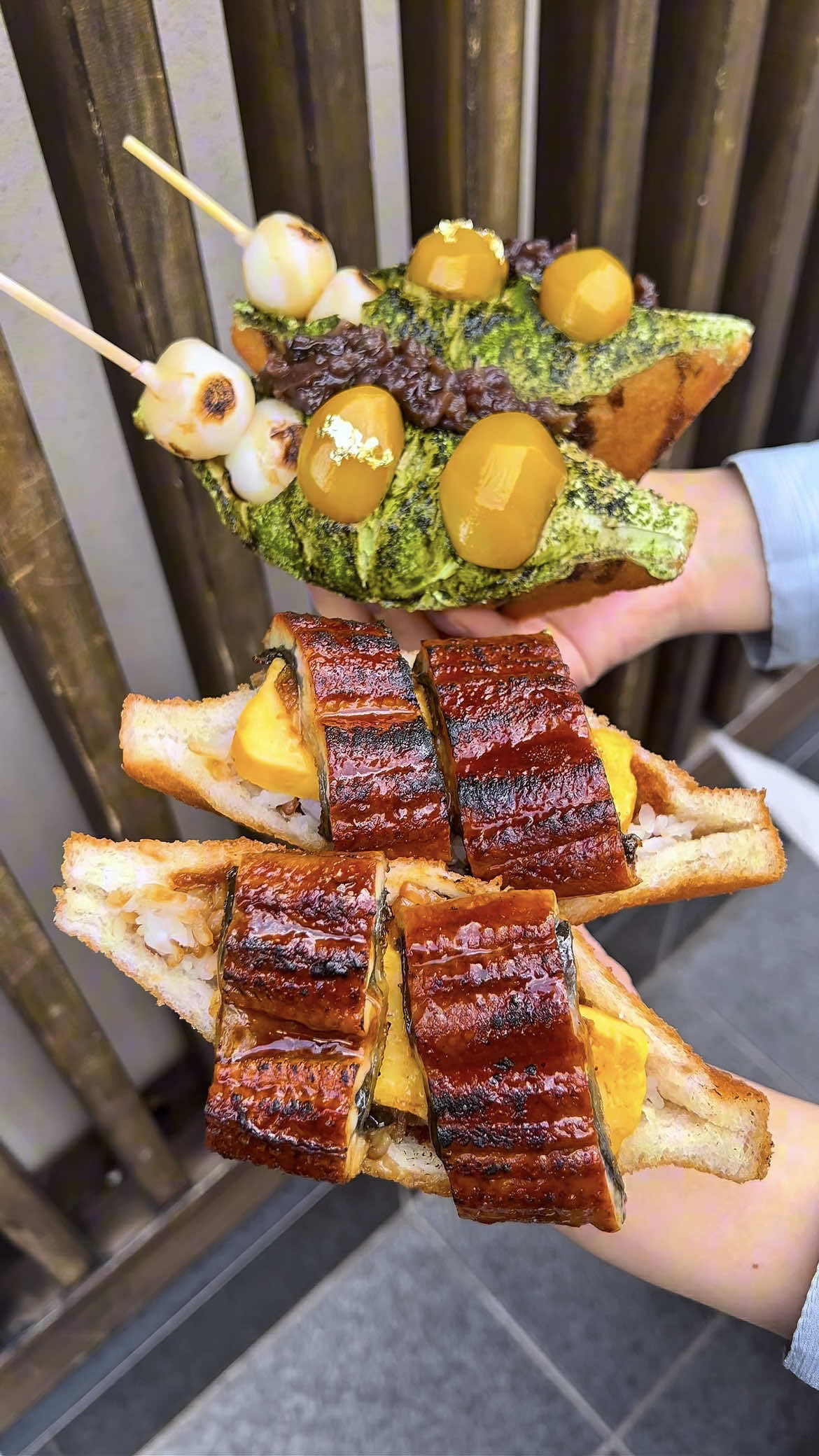 🍞鰻おにぎりを挟んだ揚げパン(Fried bread sandwich with eel rice ball in Asakusa)🍞 【StoreName】  Age.3 ASAKUSA 【Place】 東京都台東区浅草2-7-22 2-7-22 Asakusa, Taito-ku, Tokyo 【Menu】 はみ出る鰻玉 ¥950(税込) 金の抹茶栗あん団子 ¥950(税込) Overflowing Unagi Tamago ¥950 (tax included)  Golden Matcha Chestnut An Dango ¥950 (tax included) 【Other Details】 今日ご紹介するのは浅草にある「Age.3」！ 銀座で大人気の揚げパン専門店が浅草にニューオープン！浅草店限定の鰻サンドは、食パンの中におにぎりが入っていて新感覚の一品！甘めのタレと揚げサンドがマッチしてて最高！抹茶クリームがふんだんに入った