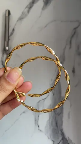 Bold, elegant, and timeless — our curled Bracelet is the perfect statement piece for your wrist ✨💫 #KadaBracelet #StatementJewelry #NhugaTrends #BoldStyle #ElegantLook #TrendyAccessories #FashionEssentials #ShopNow #Nepal #Fyp #tiktoknepal #viral #explore #creatorsearchinsights #foryou #for
