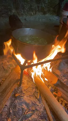 Còn nhà bạn nào nấu cơm bếp củi như nhà mình không..? #trạmcảmxúc #cuộcsống #nôngthôn #vungcao #tâybắc #quêhươngtôi #nhachaymoingay #nhachay 