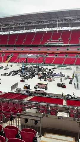 Wembley Stadium transforming before Saturday nights huge Undisputed Heavyweight title fight between #usyk and #dubois 🏟️  #london #wembley #boxing 