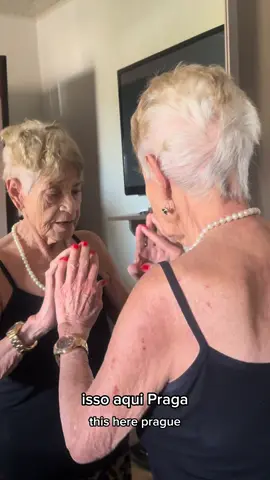 Assista te o final e segue o perfil : O duelo com o espelho continua , Dona Clarisse com 2 SS, precisamos levar na esportiva estes momentos nao tem sido fáceis , #alzheimer #mae #filho #flypシ #tiktok 