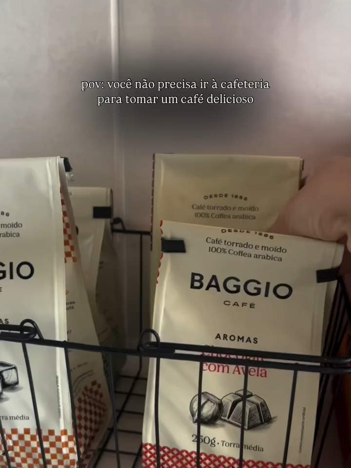 Acho até que é mais gostoso do que o da cafeteria 🤭 Novo queridinho por aqui, café aromatizado de chocolate trufado da @baggiocafe com leite cremoso, feito na prensa francesa 🤤🤤🤤 E para ficar ainda melhor, tem cupom de 14% de desconto nos cafés da @baggiocafe ! Utilize o cupom MARINAMELICIA e garanta seu desconto! #café #cafeteria #baggio #baggiocafé #desconto #cupom #cupomdedesconto #cafézinho #cafédamanhã #cafedatarde #cafécomleite #leitecremoso #prensa #prensafrancesa #caféaromatizado #caféchocolate #chocolatetrufado