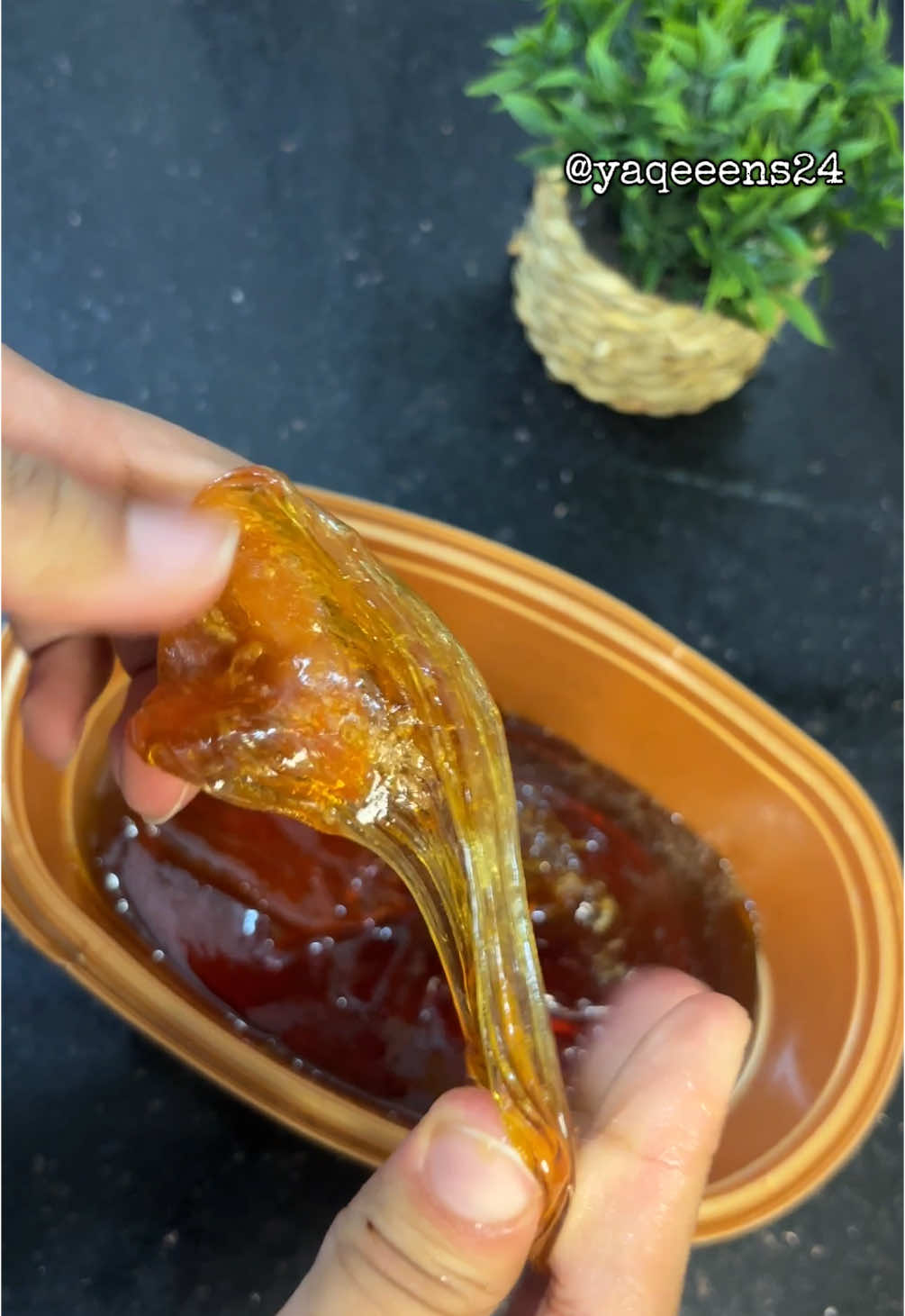 وصفة حلاوة ازالة الشعر .. ازالة الشعر بالحلاوة عندها فوائد كتيرة منها أنها بتشيل الشعر من الجذور فبتأخر نمو الشعر في الجسم، وبتنعم البشرة وبتشيل الجلد الميت.  المكونات: كبايتين سكر- نص ليمون- كباية سكر. ملاحظة: نخليها على نار هادية. اللهم_صلي_على_نبينا_محمد #fyp #viral #fypage #explore #الشعب_الصيني_ماله_حل😂😂 #سودانيز_تيك_توك_مشاهير_السودان🇸🇩 #سودانيز_تيك_توك_مشاهير_السودان #foryou #foryoupage #creatorsearchinsights #fypシ゚ #saudiarabia🇸🇦 #qatar #مالي_خلق_احط_هاشتاقات #fyppppppppppppppppppppppp #وصفات#وصفة#ملاح#طبخ#أكل#وصفات_سهلة#وصفة_سهلة#لذيذ#حلاوة #ازالة_الشعر #ازالة #ليزر.