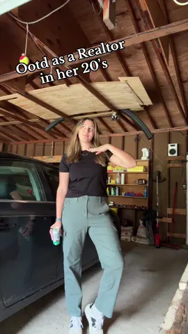 The weather is SO nice today🥰 #realestate #OOTD #realtor #outfitinspo #casualoutfit #genz #youngrealtor 