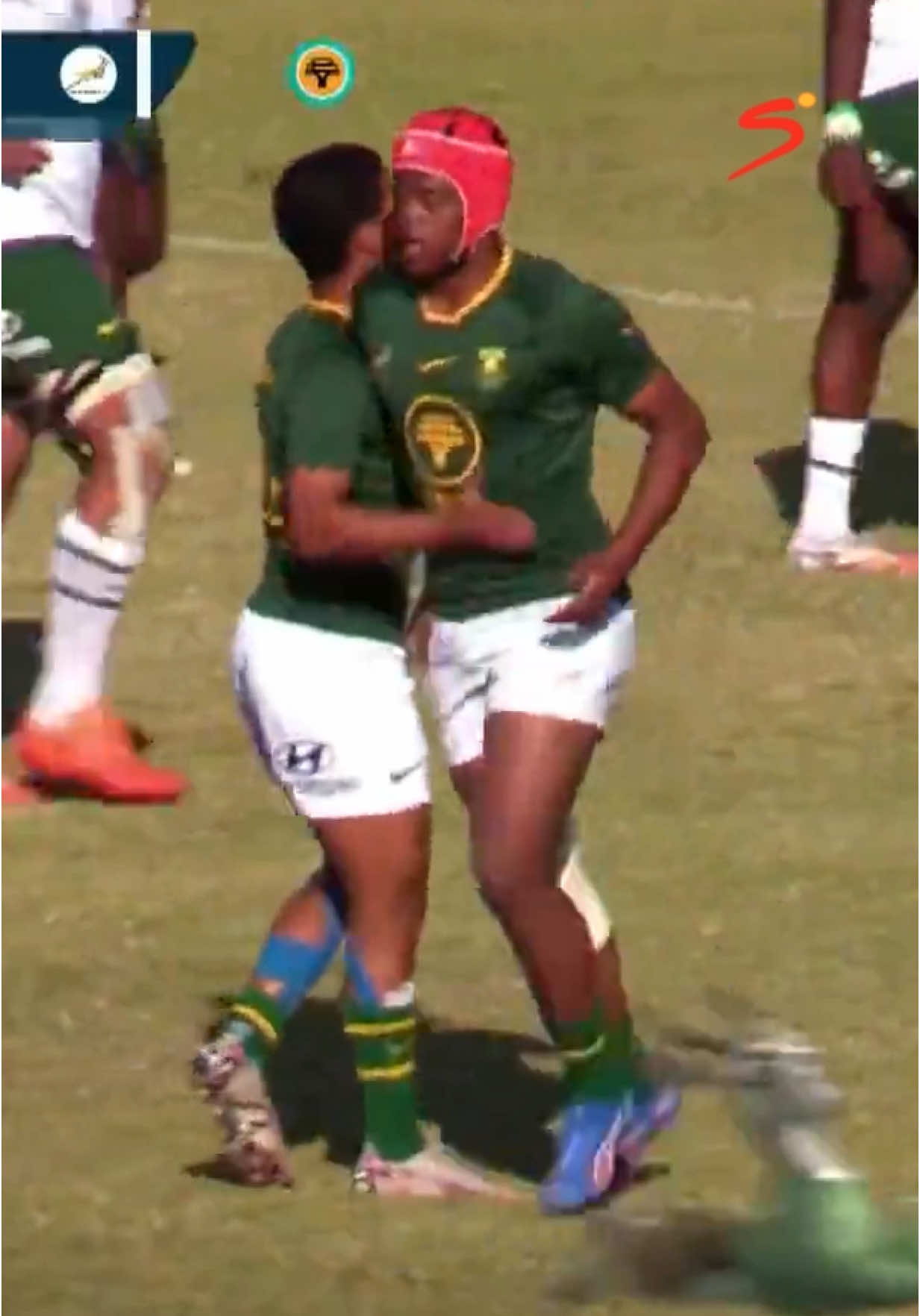 Stop that Zekhethelo Siyaya 😮‍💨 The SA Schools fullback with one of the most memorable solo tries we've seen all week ⚡️ They tried and tried again but there was no stopping him 💪 #ssrugby #springboks #tiktoksa #sportontiktok #rugby 