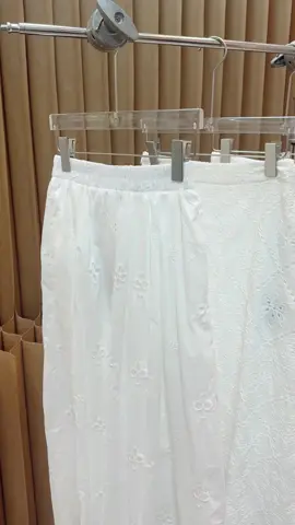 #กระโปรงสีขาว #กระโปรงยาว