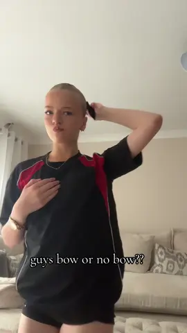 helpppp #hair #question #girl #bow #blonde #fyp #xyzbca 