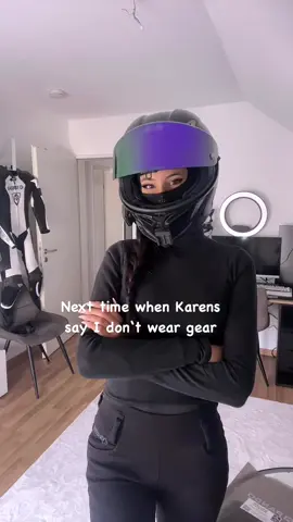 It‘s perfect for the city if you want to look casual 🙌🏼 #motorbike #biker #motorcycle #bikergirl #agvhelmet #pandomoto #motorrad #bikes #sportbike #grwm 