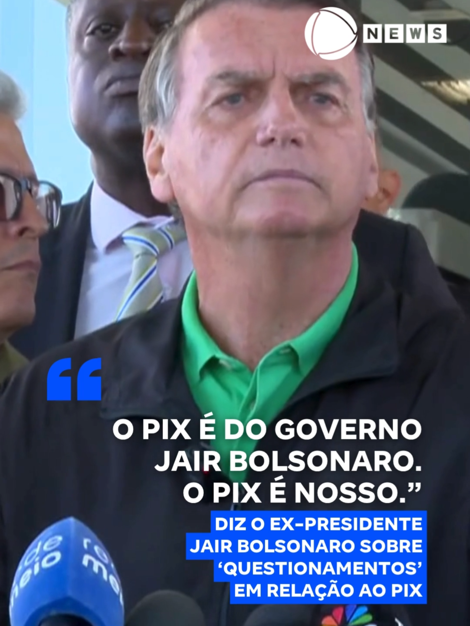 Nesta quinta-feira (17), o ex-presidente Jair Bolsonaro concedeu uma entrevista coletiva. Durante o pronunciamento, Bolsonaro falou sobre o Pix. “O Pix é do governo Jair Bolsonaro. O Banco Central não tinha independência em novembro de 2020. O Pix é nosso”. O ex-chefe do Executivo também afirmou que não tentou taxar o sistema de pagamento instantâneo brasileiro. 📲 #RecordNews