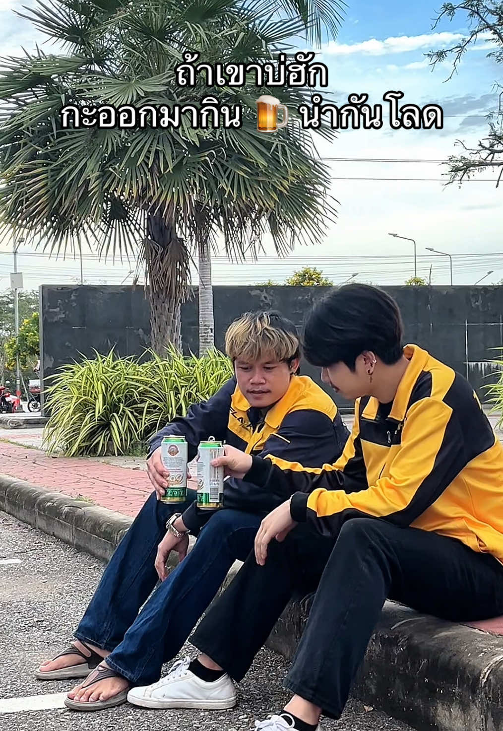 [ Behind The Scenes ] คิดว่าฉากนี้ถ่ายกี่เทค ?🤔🤣 @แซม ธวัชชัย ( ช่องหลัก )  #เซาฮักกะบอก #วงเขาเขียว #แซมธวัชชัย #AUXMusicAcademy #เพลงใหม่มาแรง #เพลงฮิตtiktok #เพลงอกหัก #เพลงเศร้า #หนุ่มสาวโรงงาน #เธรดเพลง 