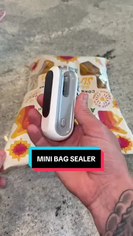 I learnt that you absolutely need a bag sealer 😳 #bagsealer #minibagsealer #kitchengadgets #KitchenHacks #snackbreak #tiktokshopfinds 