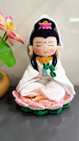 Giữa bộn bề, con tìm bình yên nơi từng sợi len. Và Quan Âm hiện ra – dịu dàng, từ bi, chở che❤️ #moclen #crochet #handmade #quantheambotat 