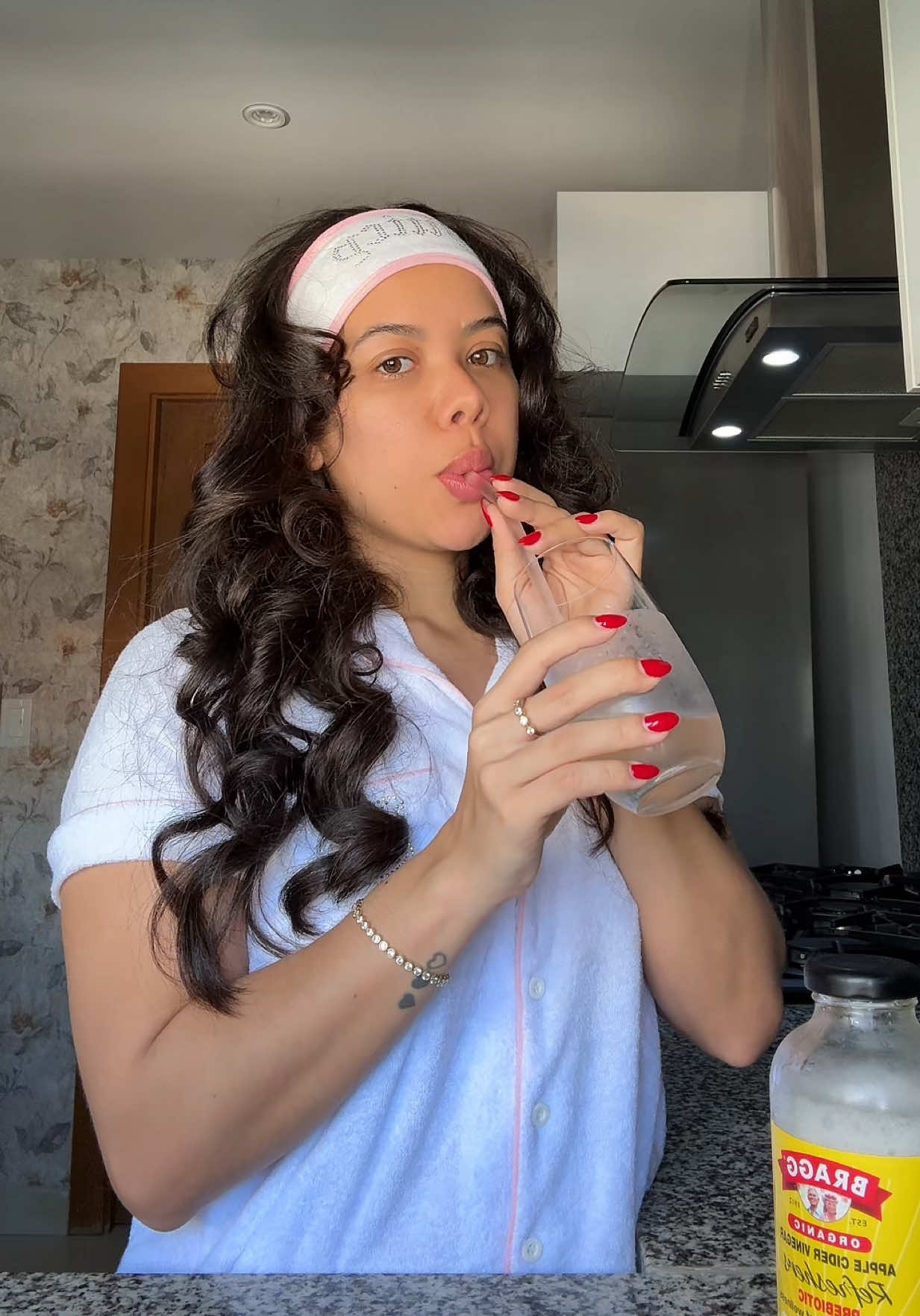 morning ritual 🧘🏼‍♀️🍎#applecidervinegar #wellnesstips 