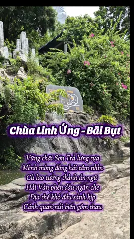 Chùa Linh Ứng  Chùa đứng tựa lưng vào đỉnh Sơn Trà vững chãi, mặt hướng ra biển mênh mông, bên trái là đảo Cù lao Chàm án ngự, bên phải là ngọn Hải Vân. Điểm nổi bật nhất trong quần thể kiến trúc chùa Linh Ứng Bãi Bụt là pho tượng Quán Thế Âm bồ tát cao 67 mét, đường kính tòa sen 35 mét.Tượng đứng tựa lưng vào núi, hướng ra biển, đôi mắt nhìn xuống, một tay bắt ấn tam muội, tay kia cầm bình nước cam lồ như rưới an bình cho các ngư dân đang vươn khơi xa. #danang  #chualinhung  #hongtrannhumong  #baibutsontra  #linhungpagoda 