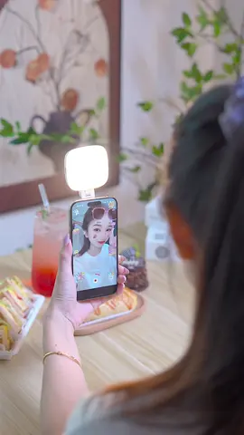 Best selfie light out there! A foldable magnetic fill light that even comes with a mirror for selfies and also doubles as a phone stand! this selfie light will change everything about your content. #selfielight #phonelight #photography #Vlog #magneticlight #contentcreator 