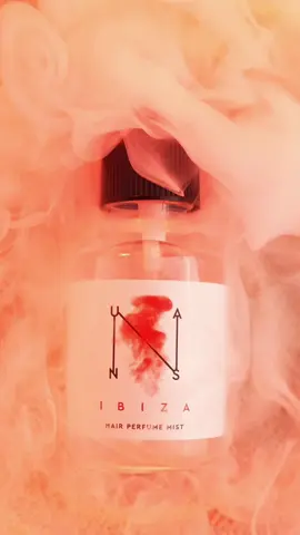 Сонце, гарячий пісок і солодкий аромат фруктів в повітрі - це все історія одного спрею від @NUSA BKS  Головне завдання було не просто зняти красиво і естетично, а передати атмосферу і думками перенести на пляж 🏖️  Sun, hot sand, and the sweet scent of fruit in the air - all part of the story behind this spray by @NUSA BKS. The goal wasn’t just to make it look beautiful and aesthetic, but to capture the atmosphere - to take you to the beach, if only for a moment.  #behindthescene #commercialvideo #commercialvideography #productvideo #предметназйомка #предметка 