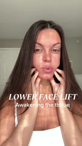 Most people are used to touching their face only when applying creams — gently gliding over the surface, never going deeper. But once you start massaging your face — truly working with the muscles and fascia — you realize how much hidden tension you’ve been carrying. Just like your body, your face deserves release, softness, and care. It holds so much more than we think. ✨ Take a moment. Drop into it. Your face needs it too. #facemassage #facialrelease #naturalbeauty #tensionrelease #SelfCare #holistichealing #deeprelaxation #sculptyourface 🫶💆🏽‍♀️🕊️