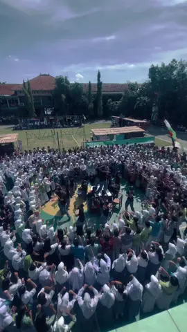 🦁💚 #sman5surakarta #ultrassmaliska #demos #fypage 