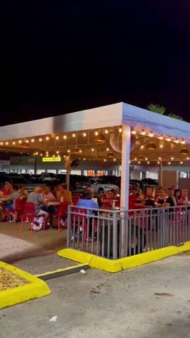 Nuestros clientes disfrutan no solo de una comida deliciosa, sino también de la comodidad de nuestro Drive-Thru 🚘… ¡porque sabemos que tu tiempo vale oro! 🍕 Pizzas irresistibles, 🍔 hamburguesas jugosas, 🥤 batidos cremosos y mucho más… todo al alcance de tu auto y con la mejor atención. 📍6800 W 12th Ave, Hialeah, FL 33014 🕘 Abiertos todos los días de 9:00 AM a 11:00 PM Ven y descubre por qué nuestros clientes salen felices, satisfechos y con ganas de volver 🧡 #pizza #vir#viralr#viralesb#cubanosporelmundoryou