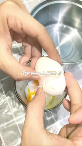 #CapCut  Kesukaan suami 2 butir telur ayam kampung  separuh masak 1 sdt kecap asin 2 sdt merica  Cobain deh enak dan simple 🥰✨  #masak #telur #puding #fyp 