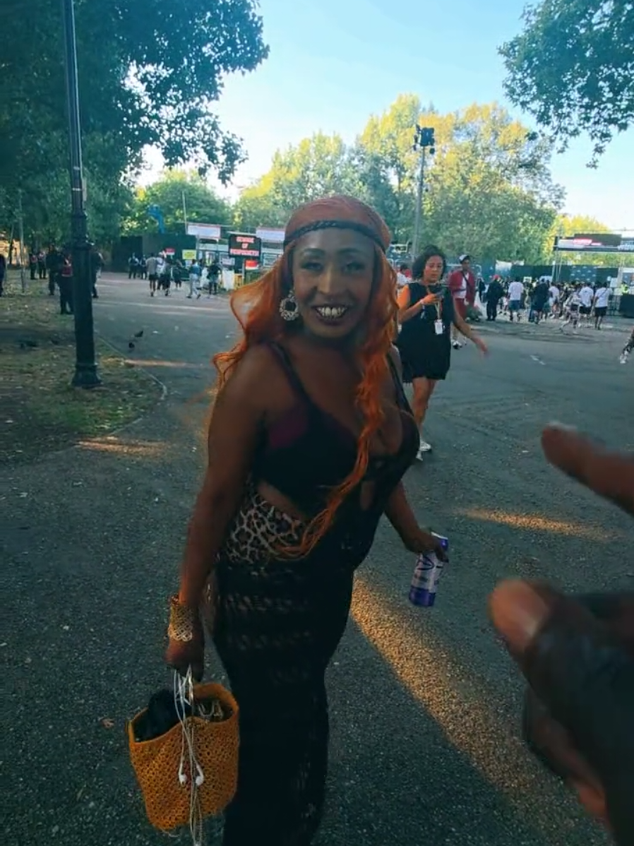 african girl at wireless islington 