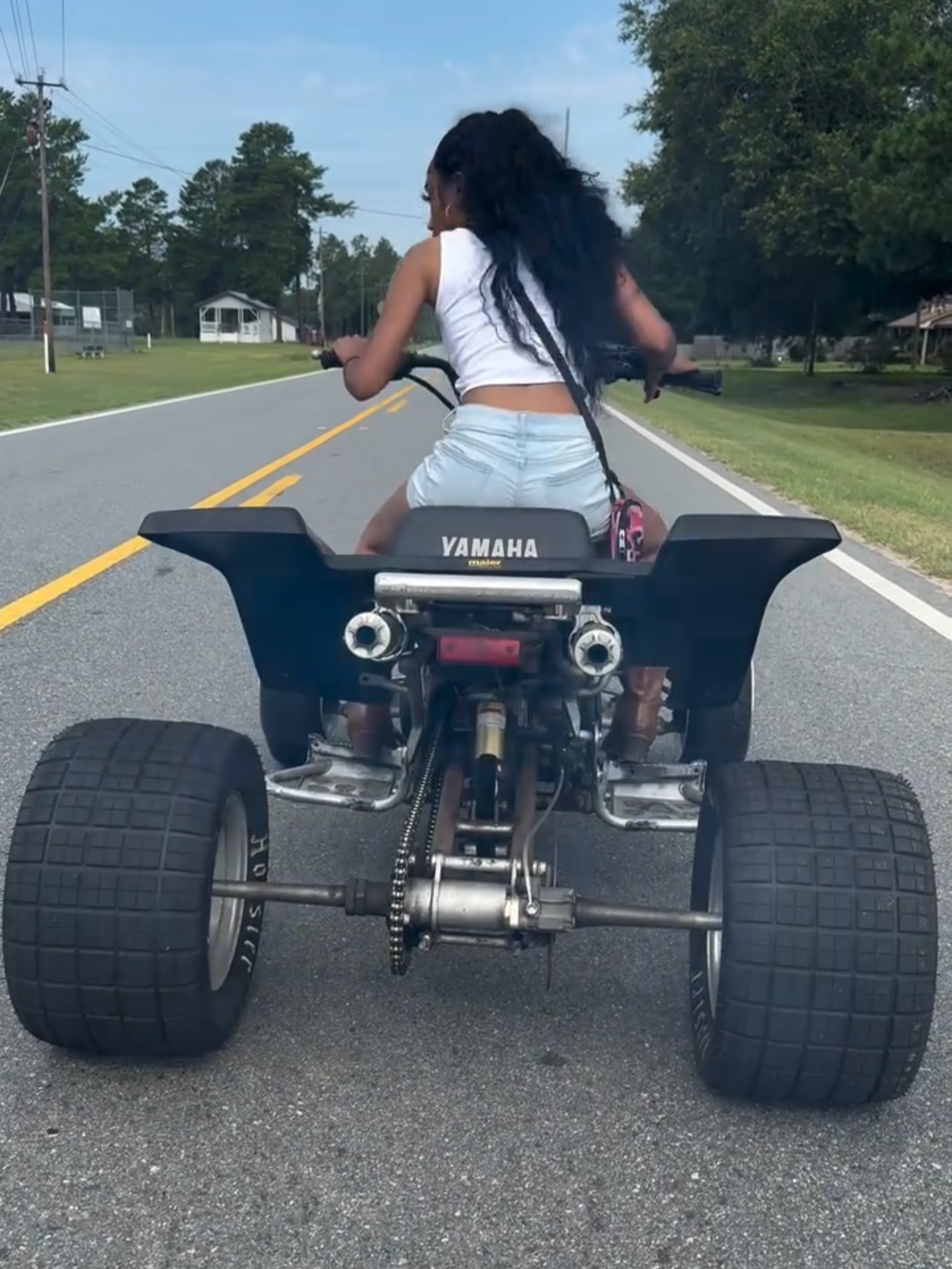 YAMAHA 350 BANSHEE SPEED START WITH GIRL #YAMAHA #BIKE #ATV #QUAD #EXHAUST #BIKELIFE #BANSHEE #350 #GIRL #START #FAST