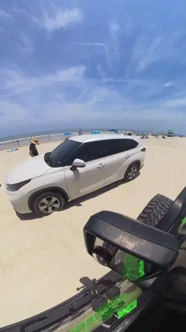 We’re out here crusing Dayton Beach helping stuck vehicles for FREE! #rhinousa #4x4rescue #daytonabeach #florida #sand #sunshine #jeep #4x4 #offroad #beachlife #islandlife #tiktok #tiktokshop #airdown