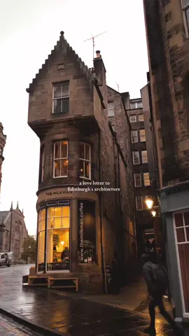 my favorite part of Edinburgh, Scotland is definitely the architecture 🥹 it gives the city such a dark academia, moody, Harry Potter-esqe vibe to it 🤎✨🕯️ #edinburgh #edinburghscotland #darkacademia #darkacademiaaesthetic #moody 