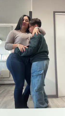 @b._.04.12.12 que más bello que pasar la tusa bailando con el amor más verdadero tu hijo ❤️🎶😍