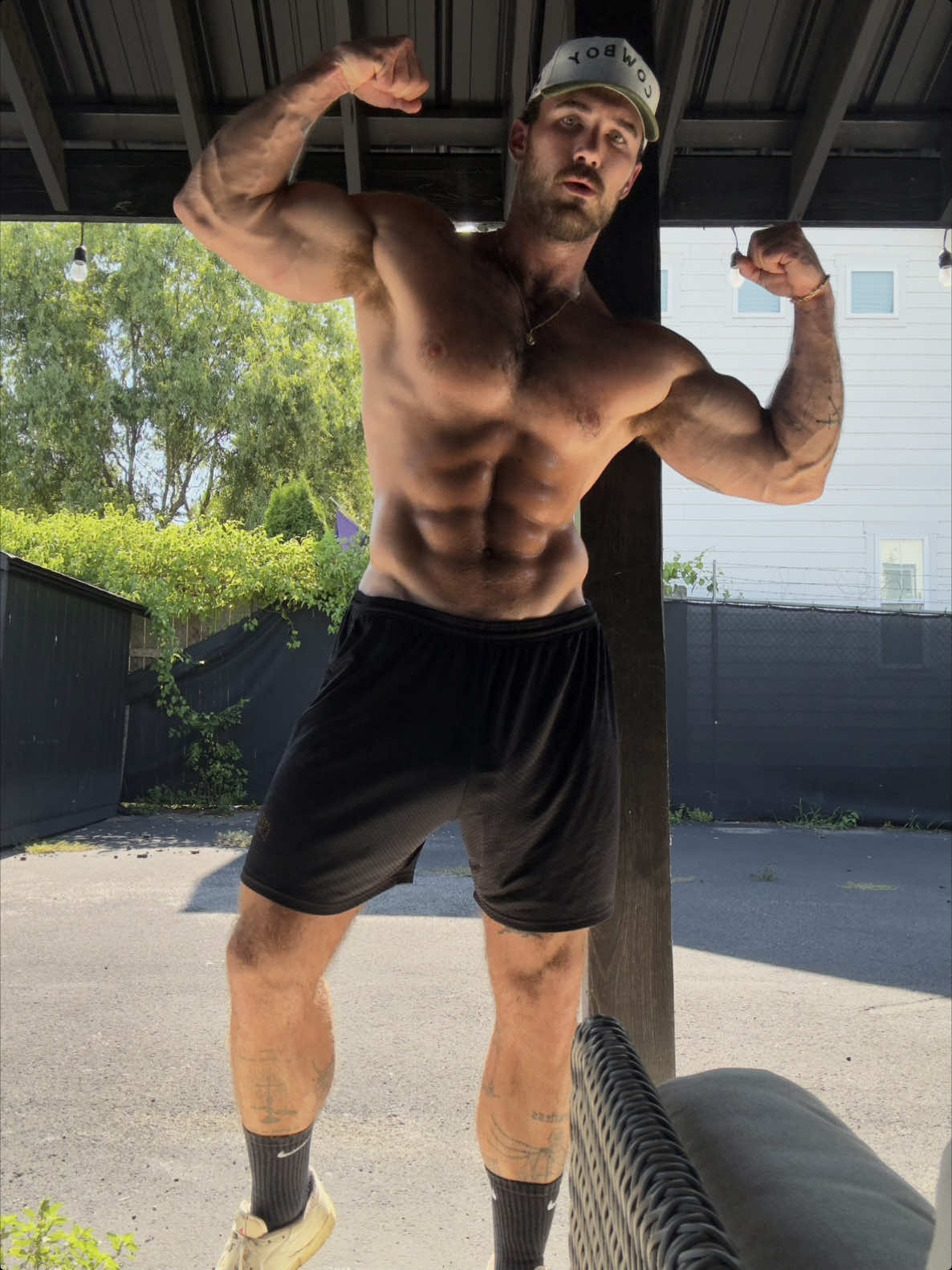 me vs me — powered by @ONE OF ONE - Shop #101partner #youare101 #oneofone gets yours now w/ the link in my bio + coming to @GNC Live Well next month 💪 