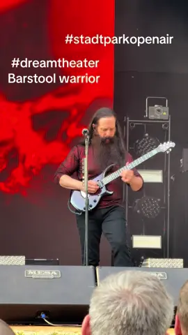 #dreamtheater #johnpetrucci #stadtparkopenair #hamburg Dream Theater guitarist breaks string during #barstoolwarrior solo. He is still my favorite guitar player!