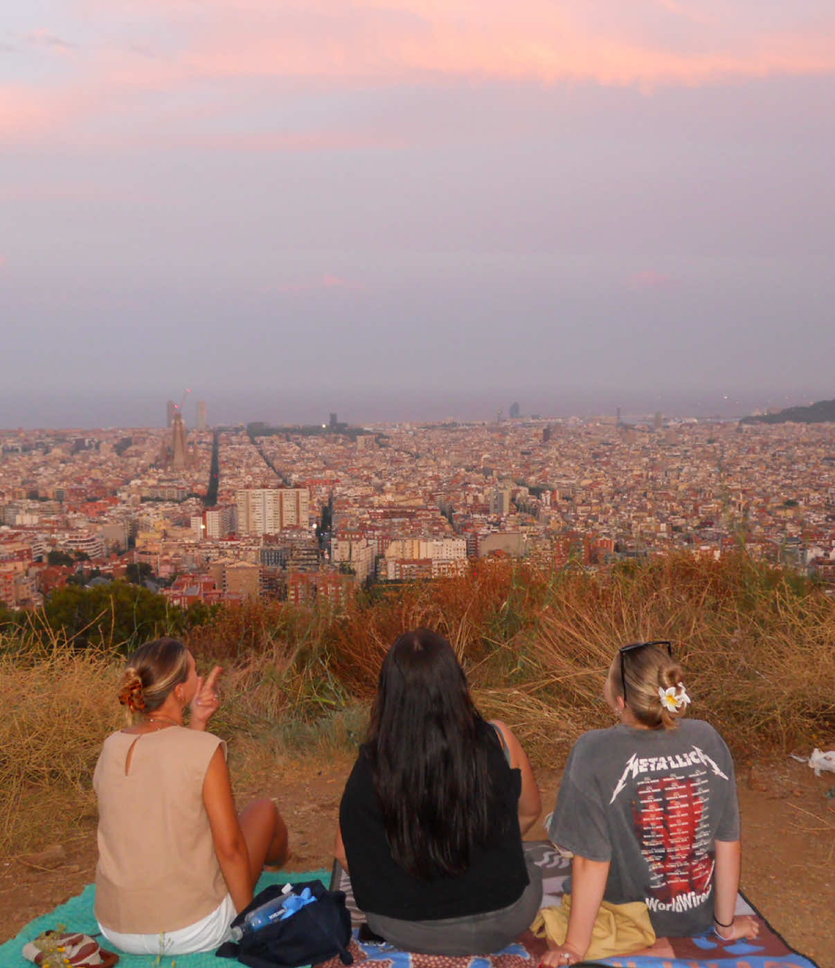 what nostalgia feels like @Jurmartyna  #digitalcamera #spain #barcelona #lietuva #lithuaniantiktok #foryoupage #fyp #nightslikethis #kidlaroi #nostalgia #nostalgic #citylights #sunsets #cityfromabove #relatable #lietuvaite 
