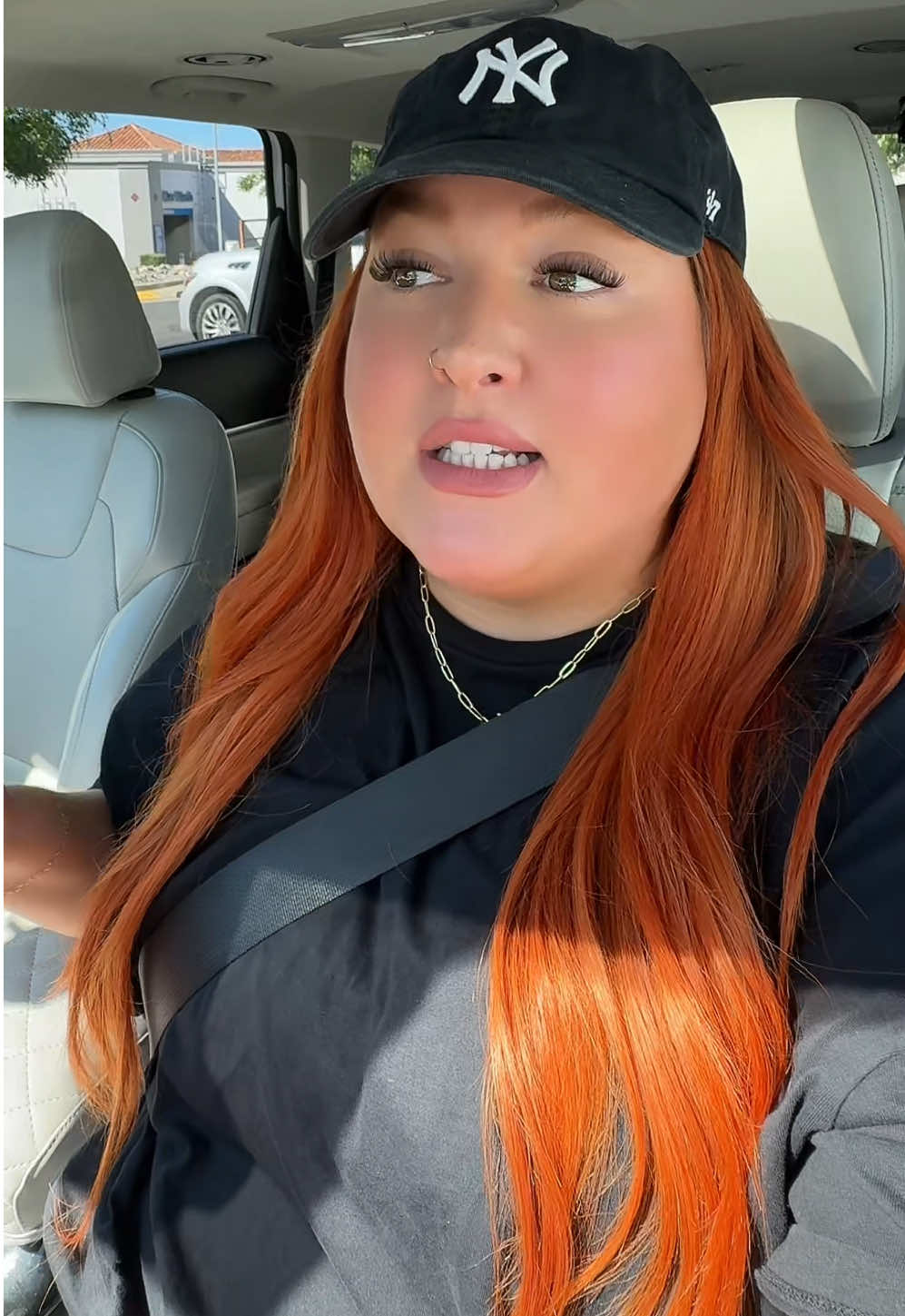 Has anyone else had this experience or is this a me issue? 🥲 I’m not mad AT ALL! I love to yap with strangers in public and apparently my hair has opened the door 😅