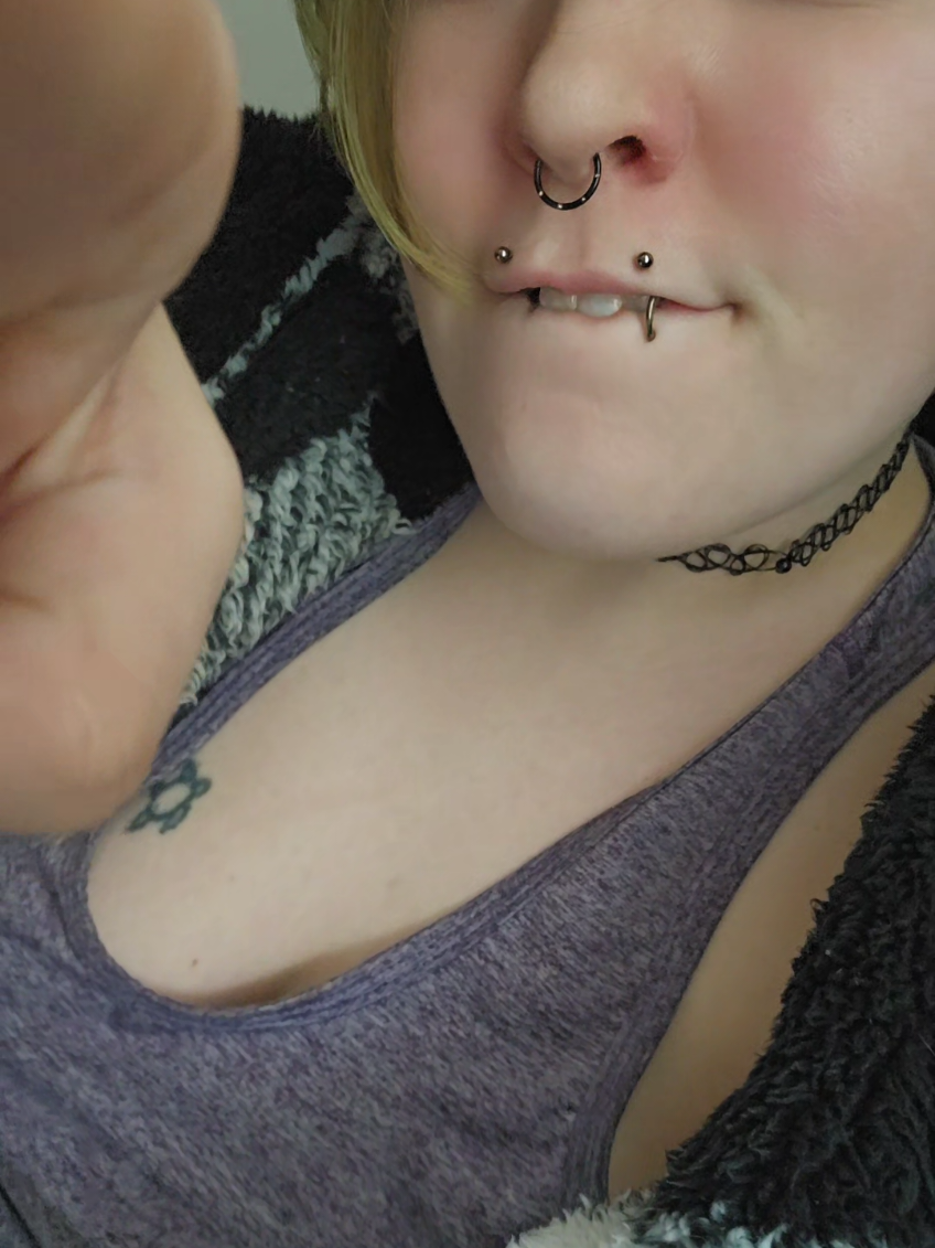 Pull My Finger jokes are one of my faves since I know how to lock & load one in the chamber Haha #fart #fartsarefunny #pullmyfinger #girlfart #girlsfarttoo 