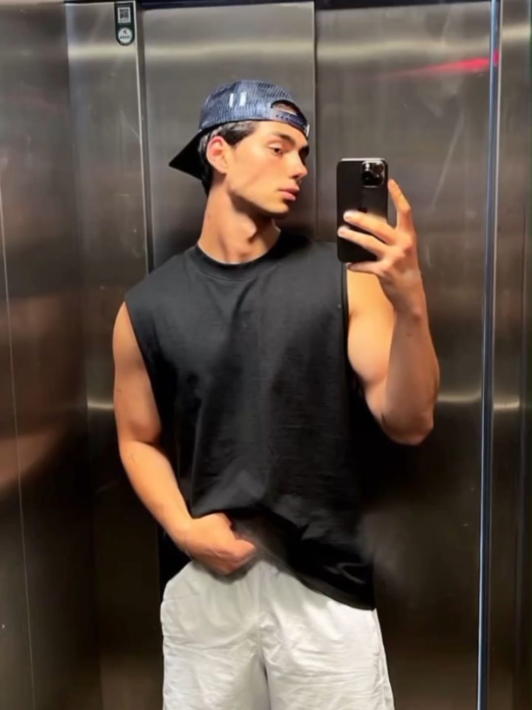 I'm in love with these selfies  #jacobrott #elevatorboys #selfie #mirrorselfie #edit #foryou