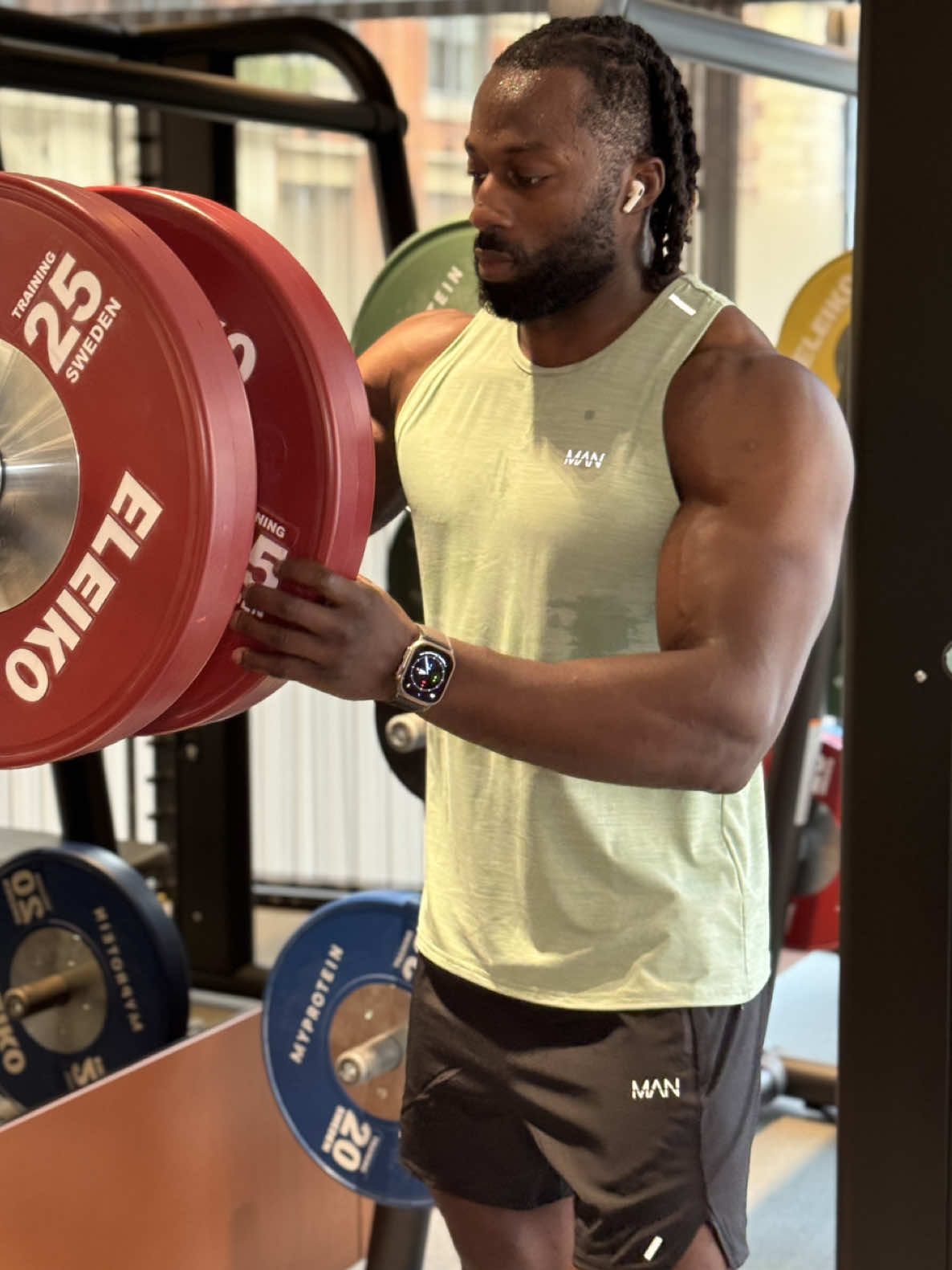 Legs under construction ⏳  Fit from @boohooman ✅  #ActiveboohooMAN #legday #workoutmotivation #GymTok 