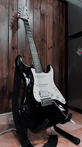 Level up !!! 😎😎😎 Something new soon… 🎸🎸🎸 #guitar #fender #squier #blackandwhite #beautifull #Love