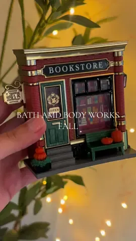 So happy I was able to find this online before it sold out 🎃🤩 #bathandbodyworks #bathandbodyworkshaul #fall #falldecor #bookstorewallplug #halloween #halloweendecor 