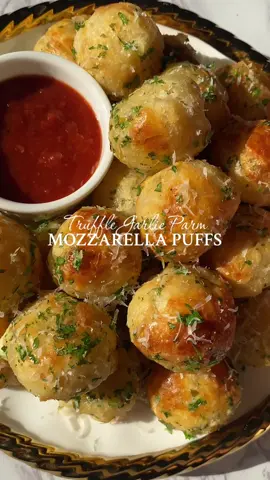 MOZZARELLA PUFFS✨ flaky puff pastry balls filled with mozzarella, baked until golden & tossed in truffle garlic parmesan goodness! They're poppable, delicious & the perfect appetizer to make for your dinner party🤌🏼 #Recipe #appetizer #mozzarellapuffs #fypシ 