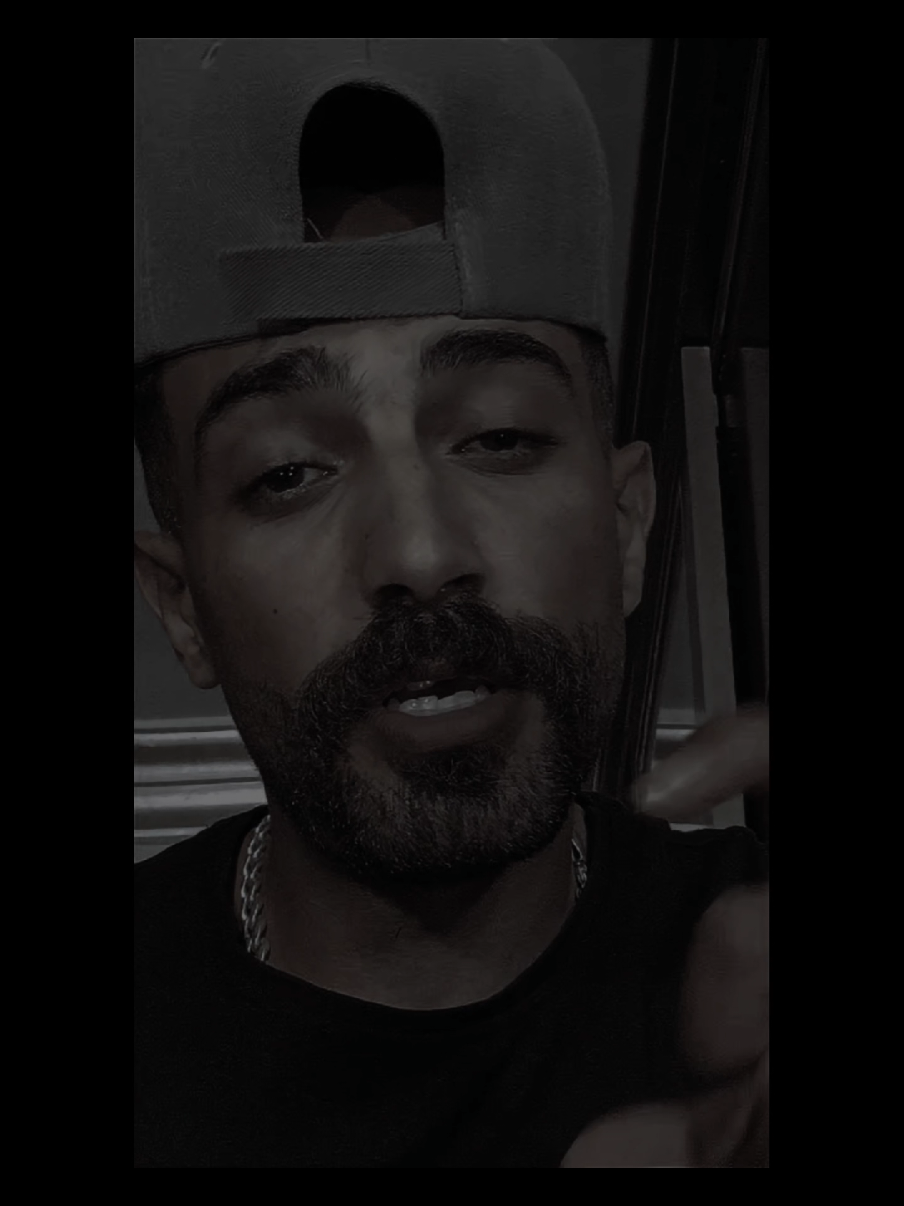 بتحب مين ياعبيط حب اللي بيحبك