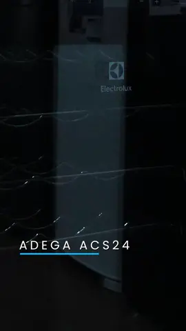 A Adega Electrolux ACS24 chama atenção pelo design, mas o que conquista mesmo é a estabilidade da temperatura, o painel touch externo e o funcionamento silencioso. Compacta por fora, espaçosa por dentro. Ideal pra quem aprecia um vinho no ponto ideal! Veja mais detalhes no nosso site: loja.tudobonus.com.br 🍷 #TudoBonus #Adega #Vinho #eletrodomesticos