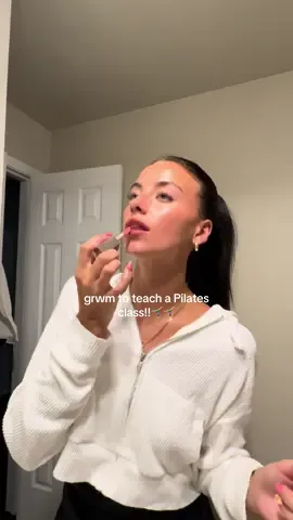 capris are so back btw :)) they’re from @Beyond Yoga !! Top is @setactive #pilates #pilatesinstructor #pilatesprincess #reformerpilates 