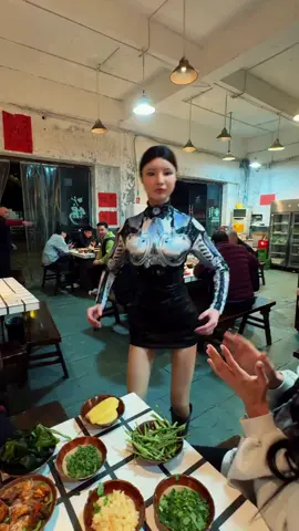 They got robot waiters now.. #imjustbait #trending 