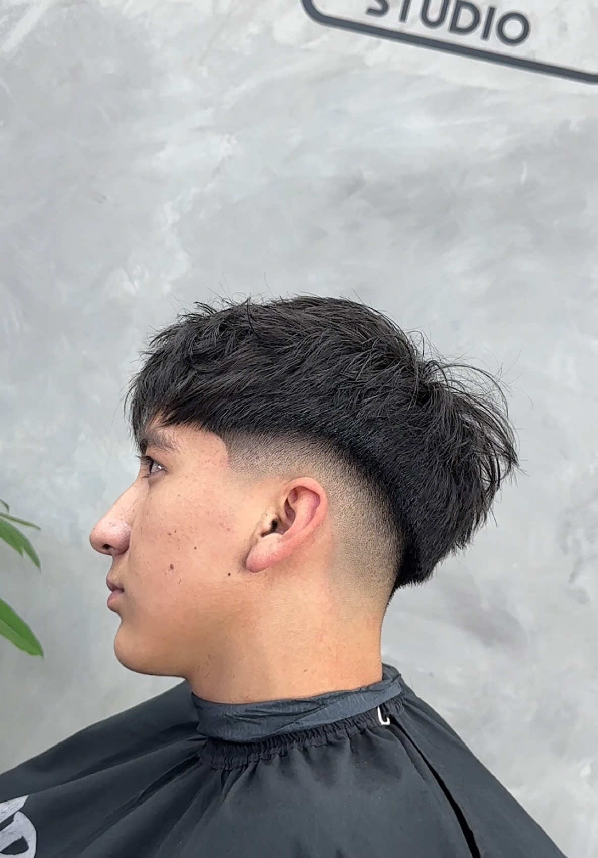 MID FADE EN V PASO A PASO #tendencia #barberia #barbershop #explore #mexico #bajabarberwaroficial #uniondebarberosmxoficial #tiktokvietnam #trendingvideos #tiktok #tiktokindi #viralvide #tiktokcolombia #trendingnow #wtf #aburrido #midfade #pasoapaso #tutorial #paratii 