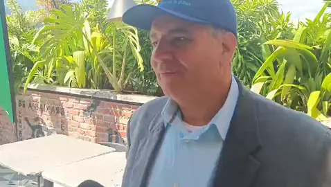San Pedro de los Milagros presente en el Festival Fonda de Mis Tierras: Tuvimos el gusto de conversar con Danilo Álvarez Rodríguez, alcalde de San Pedro de los Milagros, quien participó por primera vez como invitado en el lanzamiento del Festival Fonda de mis tierras, realizado en el Hotel Hastags en El Poblado. 🙌 Durante su visita, el mandatario presentó los avances más destacados de su administración: 🎓 Educación: Apuesta sin precedentes con tres universidades presentes en el municipio. 🚜 Infraestructura vial: Cinco placas huella entregadas y tres en ejecución, claves para enfrentar la ola invernal. 🚰 Agua potable y saneamiento básico: Inversión que impacta a cinco acueductos rurales. 🧭 Turismo: Promoción del turismo religioso, la feria campesina, los atractivos gastronómicos, los productos lácteos y la cercanía con el área metropolitana hacen de San Pedro un destino imperdible. 💬 “San Pedro no solo es fe y tradición, también es educación, conectividad y oportunidades”, afirmó el alcalde.#SanPedroDeLosMilagros #DaniloÁlvarez #TurismoReligioso #FeriaCampesina #TurismoAntioquia #ProductosLácteos #FestivalFondaDeMisTierras #HotelHastags #AntioquiaEsMágica #AlcaldíaSanPedro