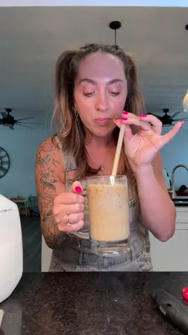 Replying to @Hailey Nicole 💕 here’s an iced latte for you. Lmk if u want to see a different type of drink xx #nespresso #icedlatte #icedcoffee #nespressolatte #chefleh