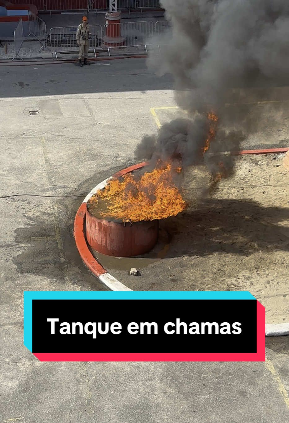 Pra quem acha que trocam os mergulhadores em algum momento. É pra poucos, rapaziada. #CBMERJ não tem lugar pra preguiçoso, vidas estão em jogo! 
