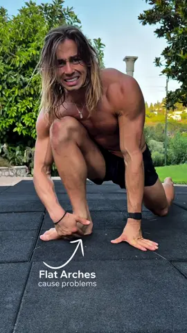 It’s not just flat arches that are the problem… When your feet collapse, the chain reaction begins: ☑️ Ankle instability ☑️ Knees out of alignment ☑️ Locked-up hips ☑️ A lower back screaming for help Your shoes have been strangling your feet for years — and most people never train them. Comment ‘HIPS’ if they’re toooooight and I’ll send you my free 7 day mobility routine! 💝