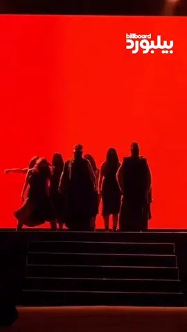 الشامي يختار دخولًا غير تقليدي لحفله في بيروت… ظهر على المسرح متخفيًا وسط تفاعل كبير من الجمهور. #بيلبورد_عربية #الشامي #حفلات_بيروت #يا_ليل_ويالعين