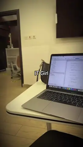 where are the information technology girls? #foryou #fy #fürdich #cleangirl #itgirl #informationtechnology #study #student #itstudent #computer #university #uni